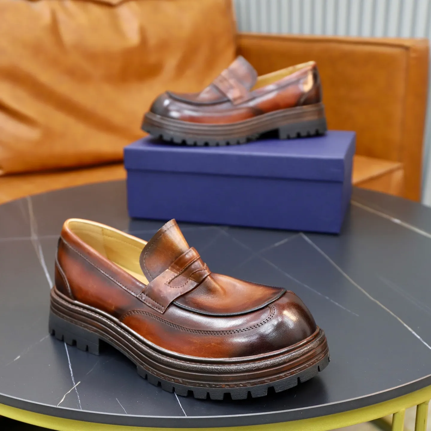 Ex-factory price: 520💰 [Dior] Dior's new casual men's shoes are launched in Hong Kong counters. Official website 1:1 production. Italian washed cowhide + water-dyed leather lining. Designed by European and American masters. Perfect shape to create counter quality, solid color rubber wear-resistant outsole and classic dazzling head! Super versatile and very comfortable. High-end without losing taste, fashionable and novel! ! Absolute focus! 3 colors available! Code number 38-45